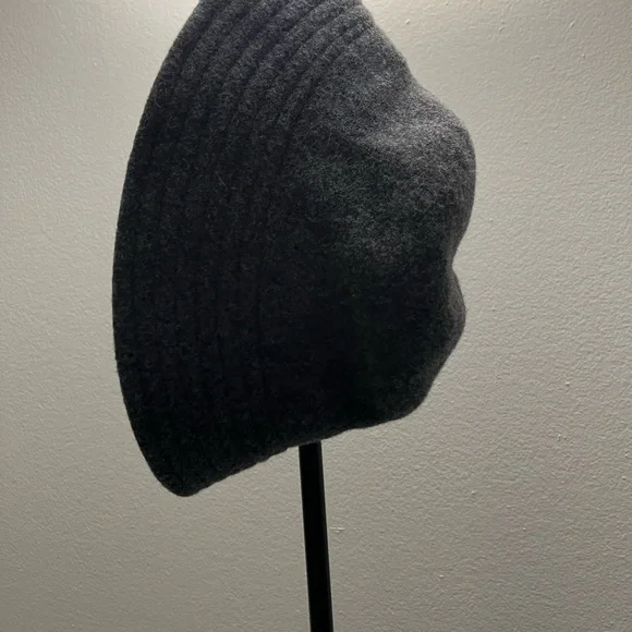 Uniqlo Wool Charcoal Gray Hat - Picture 1 of 2